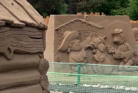 Na Liptove vedia čo s piesokom. Vyrástli z neho rozprávkové sochy