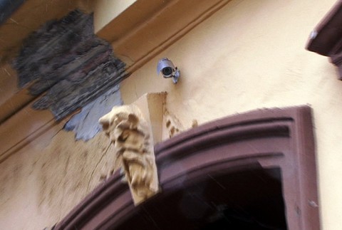 Vybielené priestory a dlh na nájomnom. Majiteľ má ťažké srdce aj na políciu