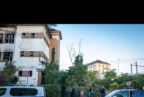 v opustenej budove nasli deti (2)