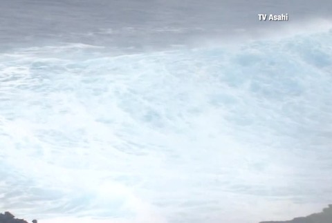 Pre tajfún zrušili 600 letov. Vietor s rýchlosťou 200 km/h mení plány aj politikom3954