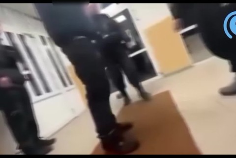 policajna stanica napadnutie