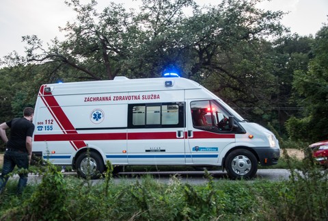 Nehoda, Myjava, mladík obiehal dve autá