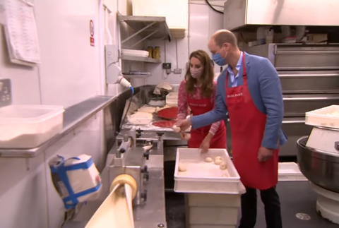 Vojvodkyňa Kate a princ William v pekárni piekli pečivo