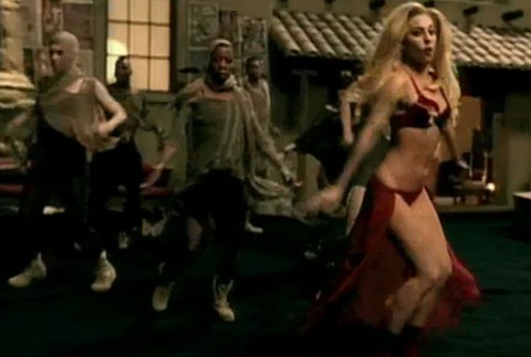 Lady Gaga vo videoklipe k piesni Judas
