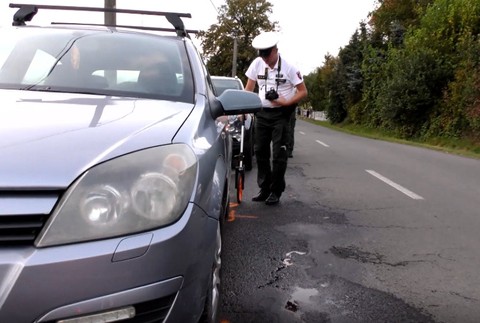 opitá vodička zrazila chodkyňu 