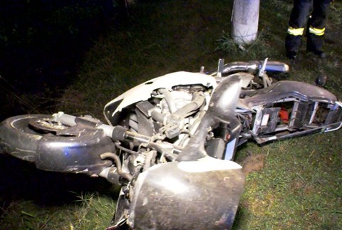 motorkár skončil v potoku 