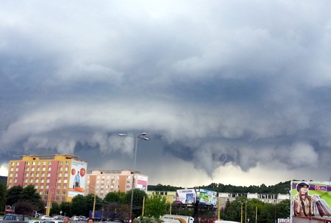 Mraky v Prešove ako pred tornádom