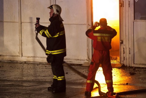 Požiar oheň plamene sklady Bratislava hasiči