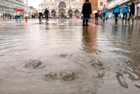 Búrka v Taliansku si vyžiadala 8 mŕtvych, zaplavilo aj Benátky3464
