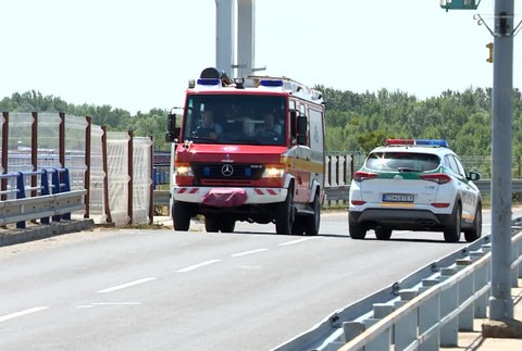 Zamestnanci Gabčíkova vytiahli z vody nehybné telo. Hasiči nevedeli identifikovať, či ide o muža alebo ženu