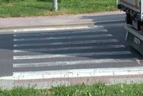 [multi] Kamionista si ženu nevšimol 1545