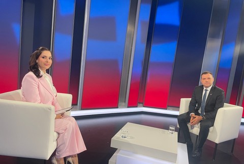 Politika 24 s Tomášom Tarabom