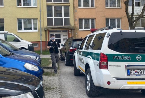 Muž mal pri sebe nebezpečný chemický materiál.