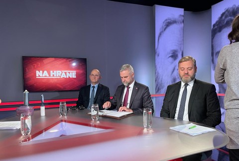 4c8164ac-869f-42ea-805b-83c799a63756