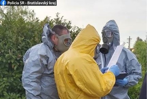 Polícia vstúpila na pôdu Domova sociálnych služieb v Pezinku. Zriadili tam výsluchovú miestnosť 