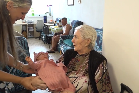 "Bábikoterapia" pomáha pacientom s Alzheimerovou chorobou