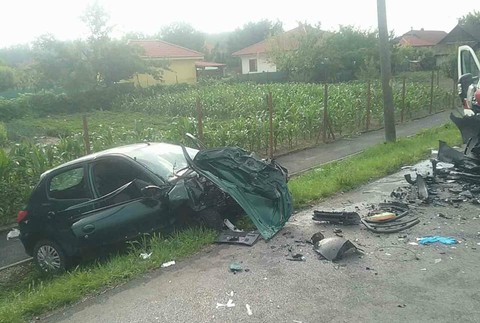 Pri Šali sa zrazila záchranka s autom. 