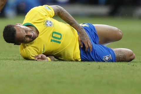 Neymar na trávniku