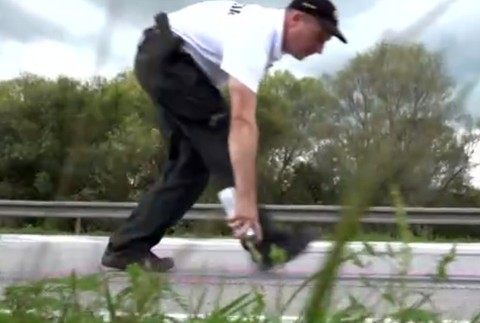 Tragická nehoda pri Oškerde. Nákladiak zozadu narazil do kamióna