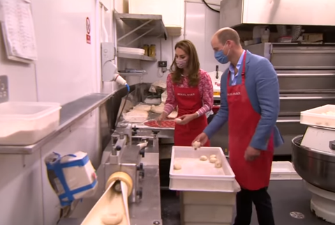 Vojvodkyňa Kate a princ William v pekárni piekli pečivo