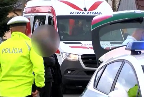 Chlapec pri nehode rozbil čelné sklo.