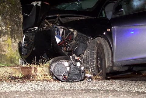 [multi] Tragická noc na Horehroní. Po náraze do betónového múru na moste zomrel 30-ročný muž 6759