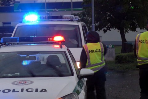 Na cestách úradoval alkohol. Vodič s takmer 3 promile sa zrazil s rodinou s 2 deťmi