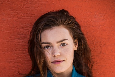 Mary Bartalos počas nakrúcania Trhliny