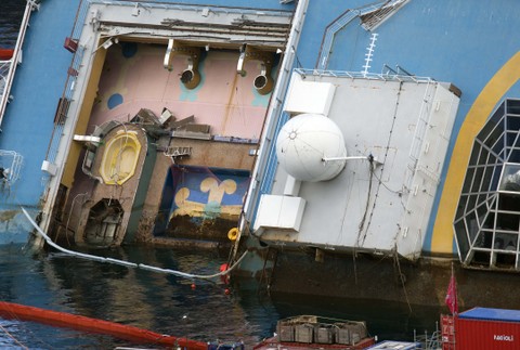 Costa Concordia vyťahovanie 4