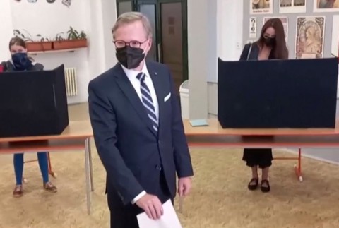 Koalícia Spolu a Pirátistan dajú dohromady pohodlnú väčšinu mandátov.