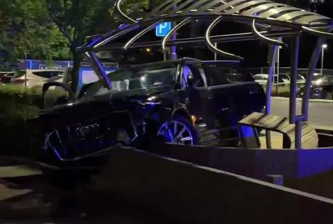 [multi] policajná naháňačka sa skončila streľbou  596