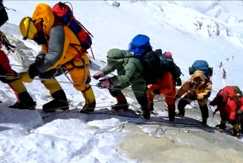 [multi] Mount Everest si vzal ďalší život. Za 10 dní zomrelo už 11 ľudí 1650