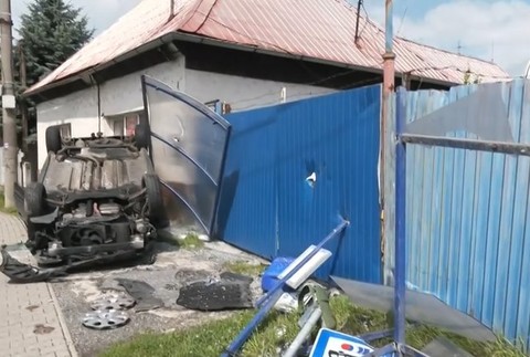 vodič zdemoloval zastávku