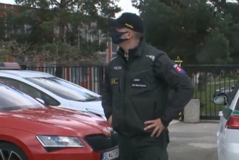 Niektorí ľudia stále ignorujú opatrenia. 