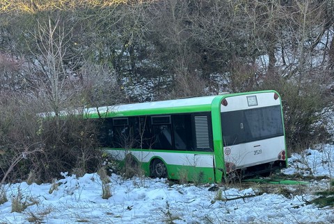 nehoda šmyk autobusu 