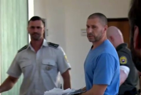 Učiteľ z Prievidze mal zneužívať 13-ročnú žiačku. Z väzenia mal plánovať znásilnenie prokurátorových detí