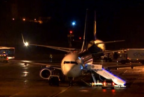 Na pražskom letisku muselo pristáť lietadlo, pre obrázok bomby