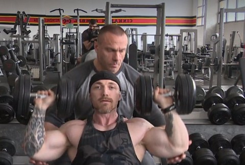 Osobný tréner radí, ako sa vyrysovať do plaviek