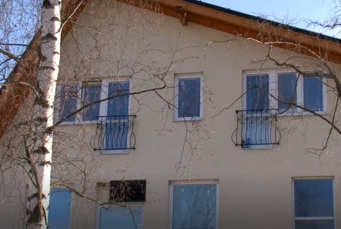 Na lyžiarskom zájazde zasahovali policajti. V jednej z izieb našli podozrivú látku