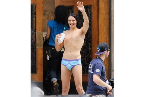 Russell Brand v slipoch 2