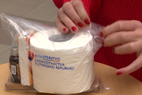 Nemocnice rozdali už 136-tisíc hygienických balíčkov. Ich zásoby sa míňajú