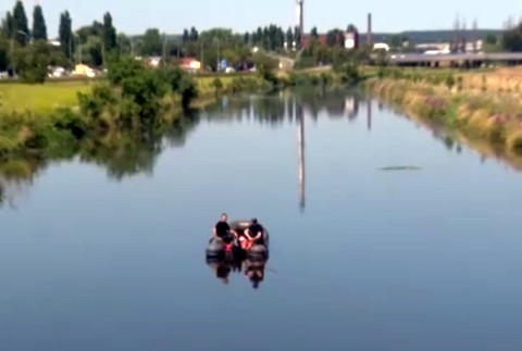 Policajní pátrači prehľadávali rieku Nitra. Zisťovali, či neskrýva ďalšie zbrane