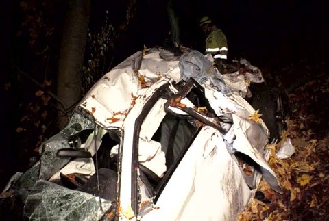 Nehoda na Šturci. Mladý šofér so spolujazdkyňou skončili v priekope1544