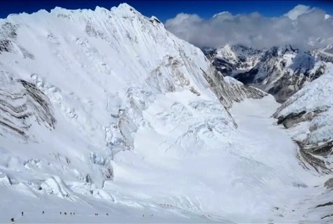 [multi] Mount Everest si vzal ďalší život. Za 10 dní zomrelo už 11 ľudí 1649