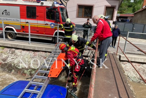 Záchranná akcia v obci Voznica