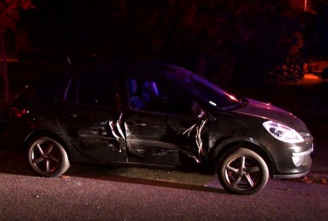 Sadol za volant a demoloval autá rad za radom. Na pomoc mu prišli obyvatelia sídliska