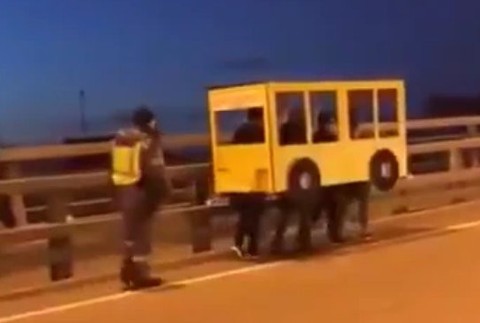 Netradičný autobus