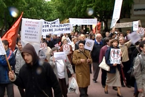 Dúhovo či tradične. Politici sa k pochodom stavajú vlažne