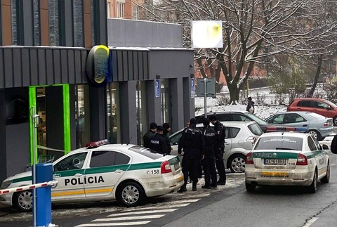 V Košiciach sa pri nákupnom centre strieľalo. Jeden z policajtov mal skončiť v nemocnici