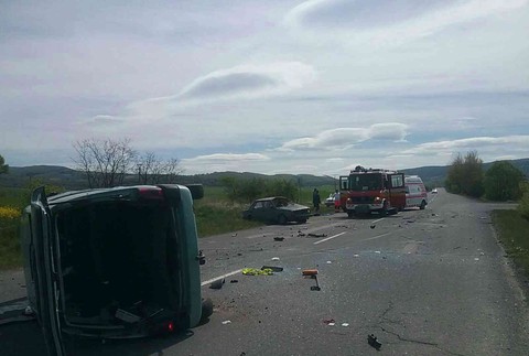 Pri obci Pliešovce došlo k vážnej dopravnej nehode. Na mieste zasahuje aj vrtuľník záchranárov 